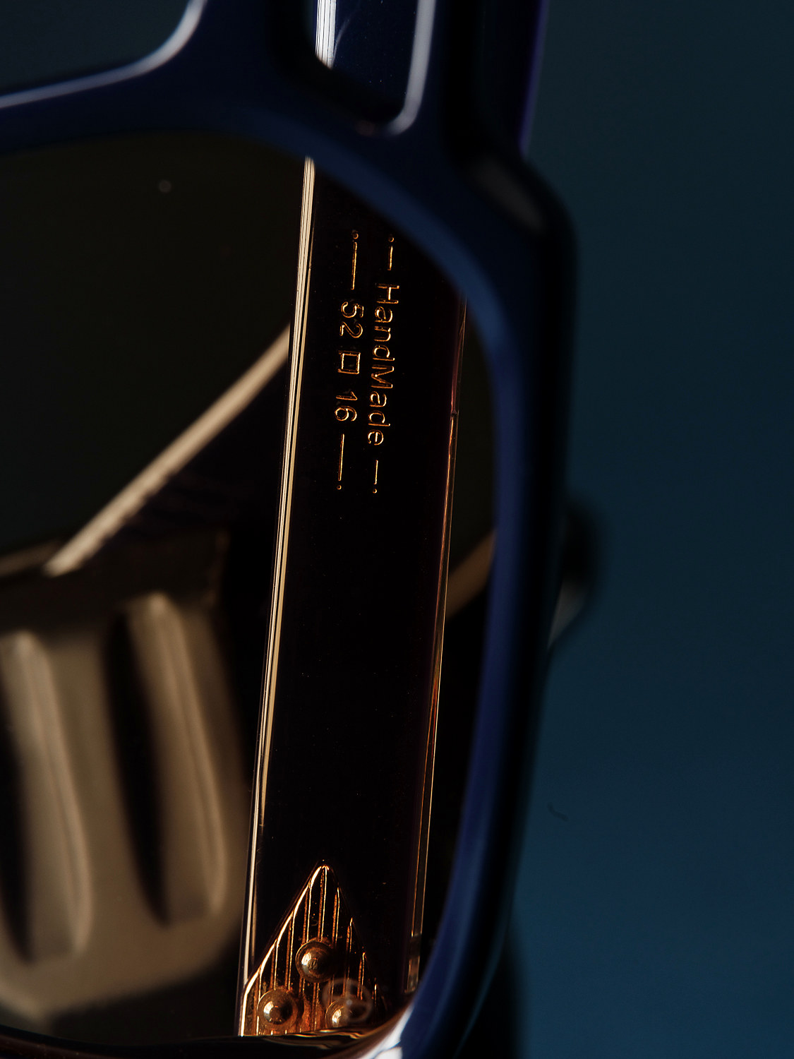 ASTAR — gravure HandMade sur branche, bleu nuit